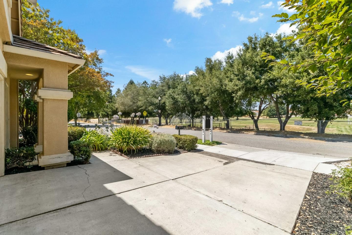 3260 Montecito DR