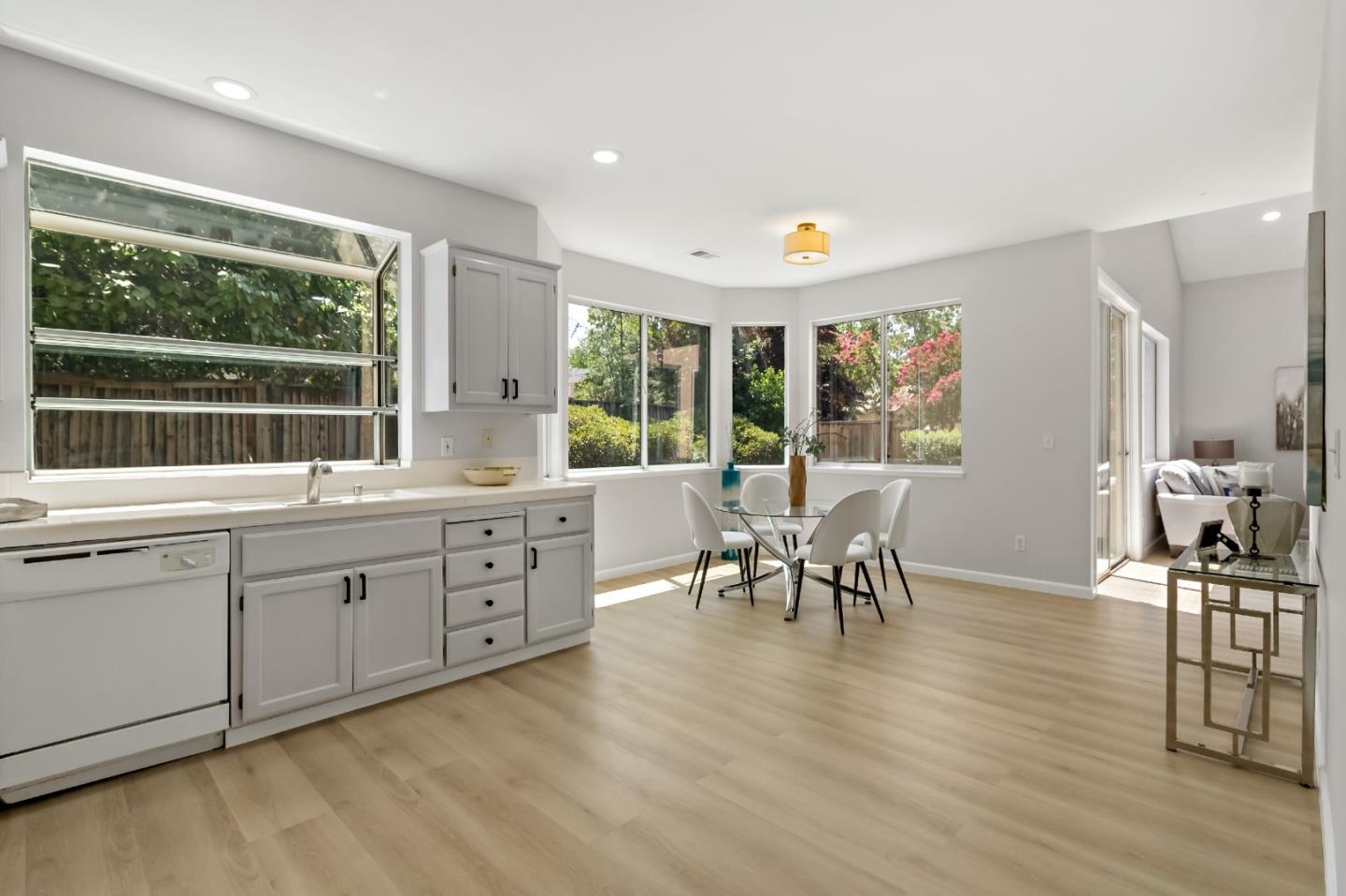 3260 Montecito DR