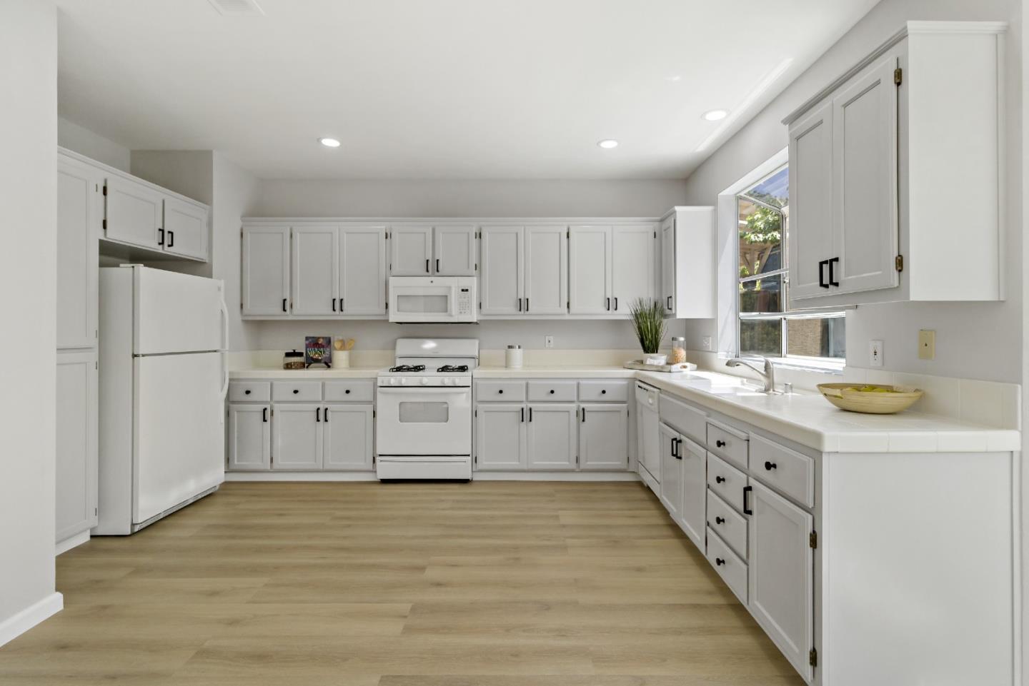 3260 Montecito DR