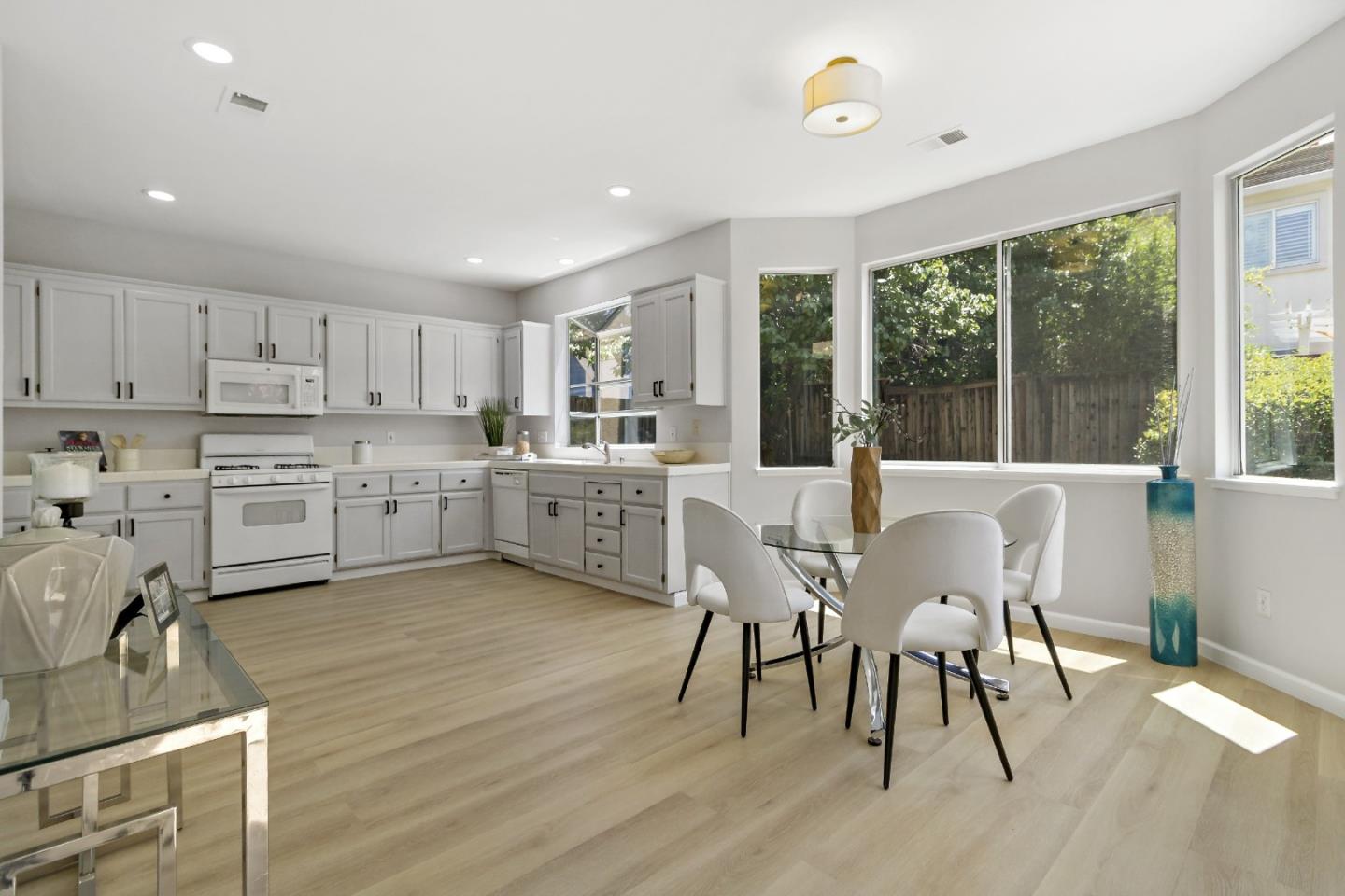 3260 Montecito DR
