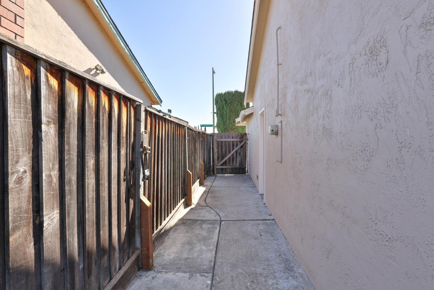 3015 Remington WAY
