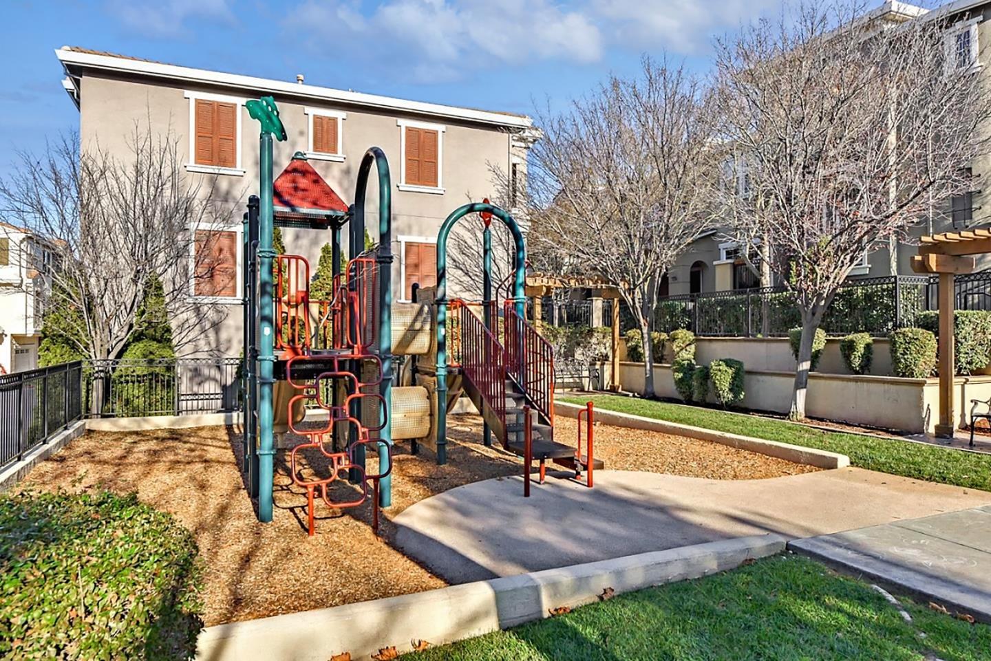 2174 Sunstruck Court