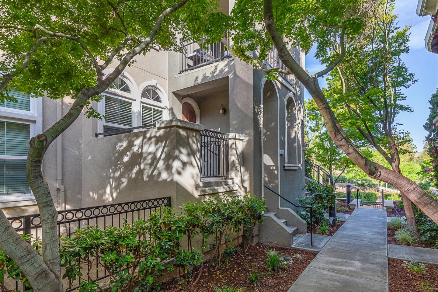 2174 Sunstruck Court