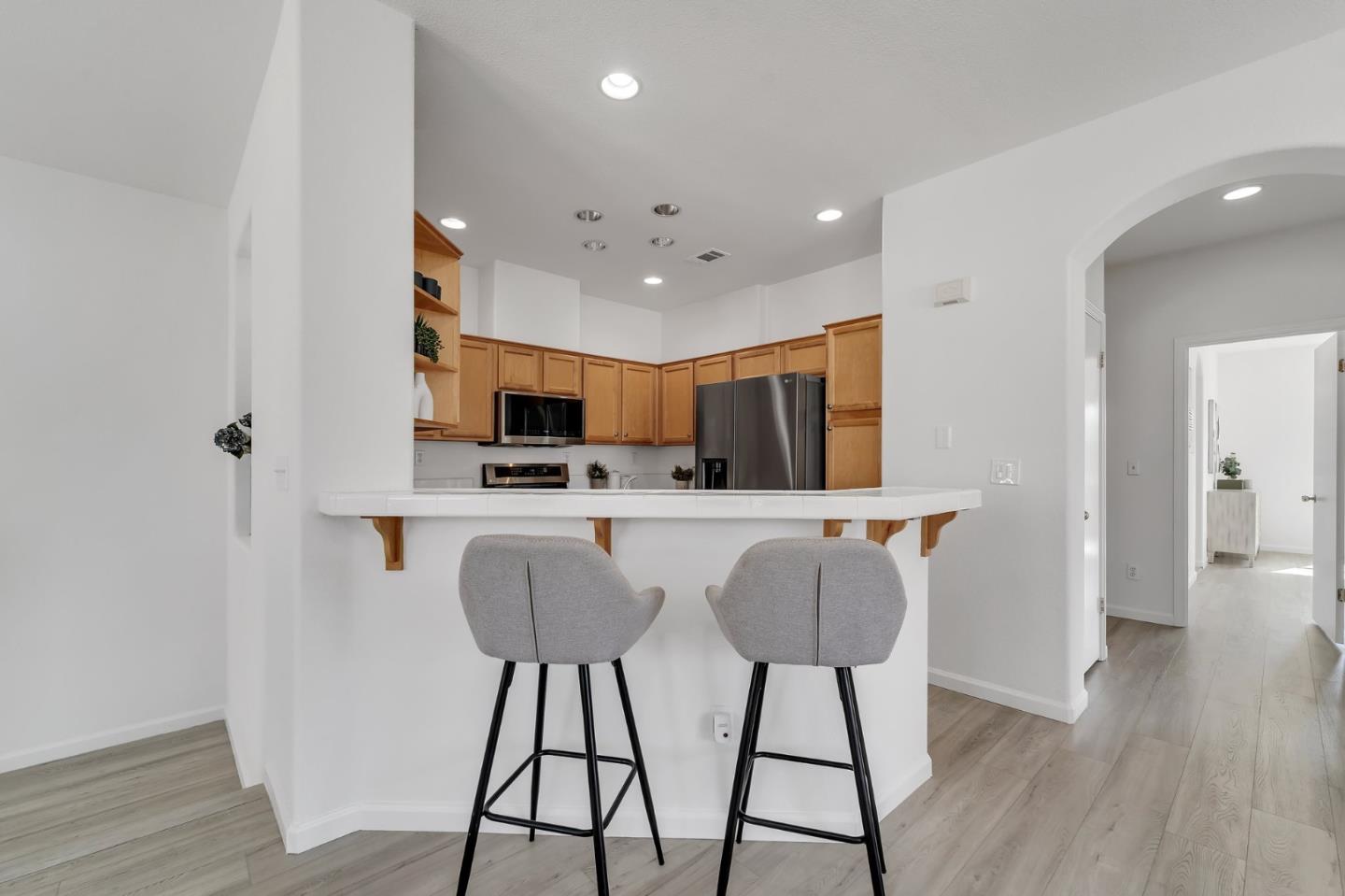915 Brea LN