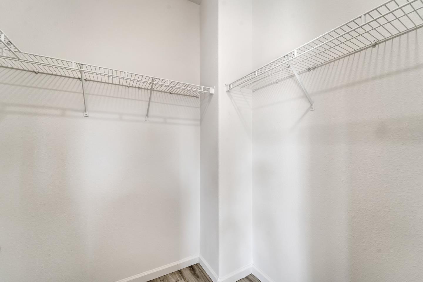 915 Brea LN