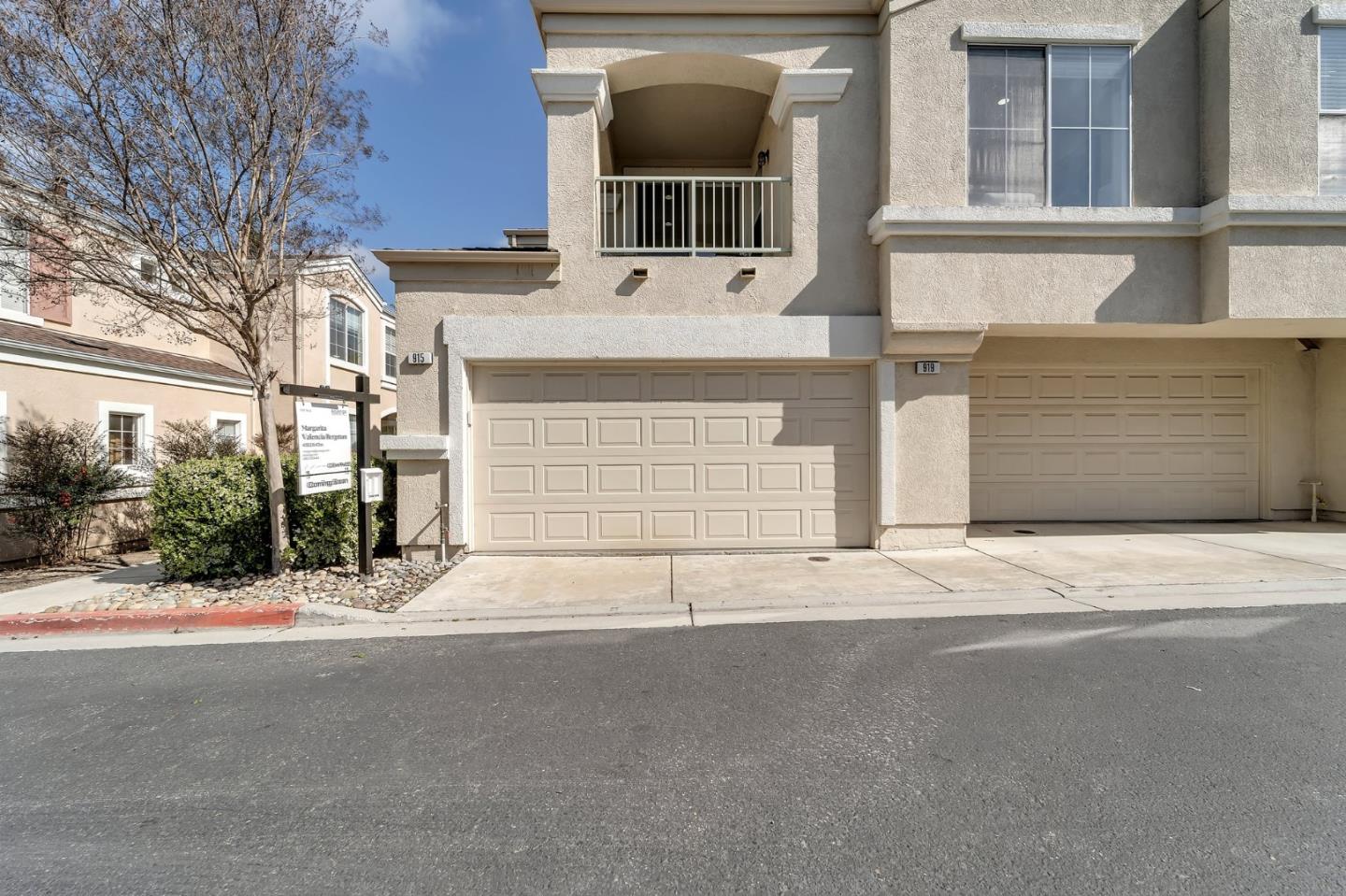 915 Brea LN