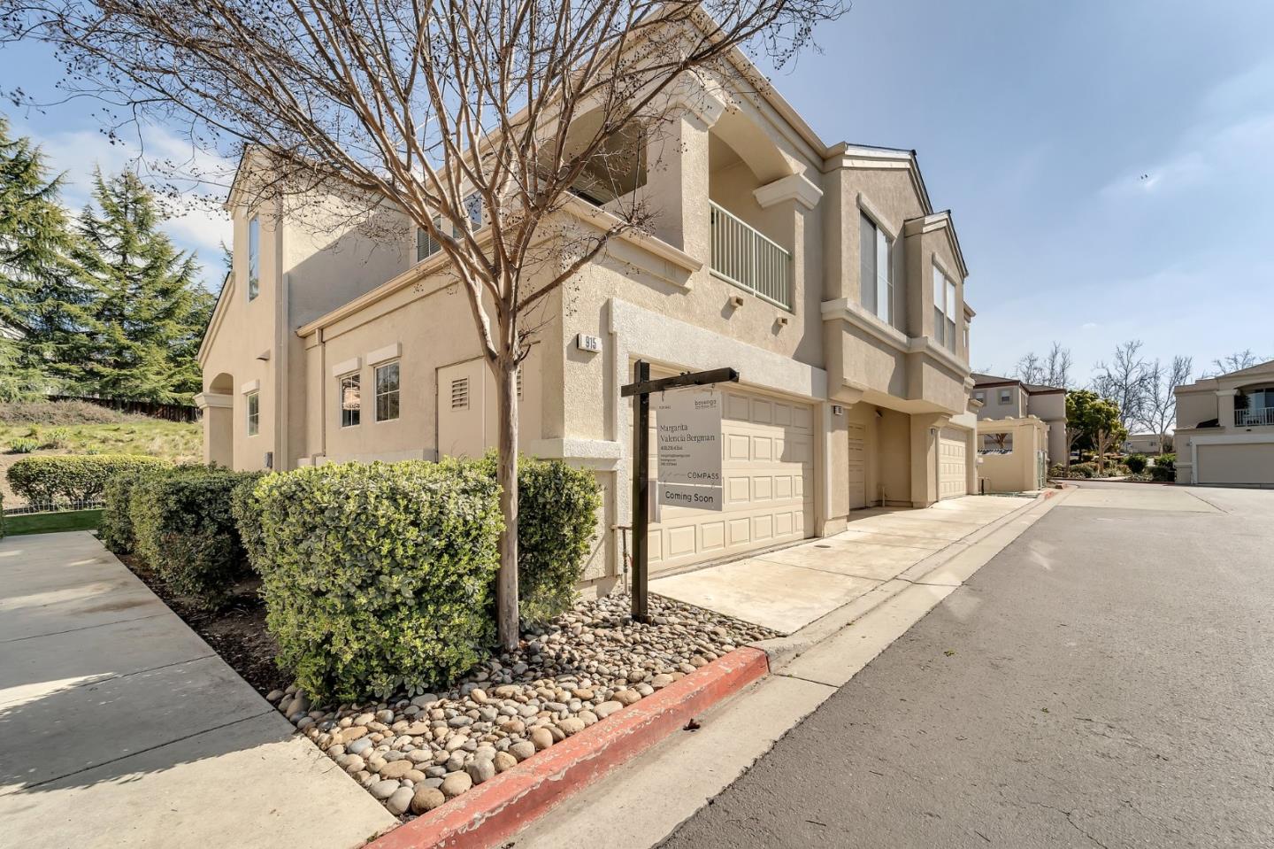 915 Brea LN