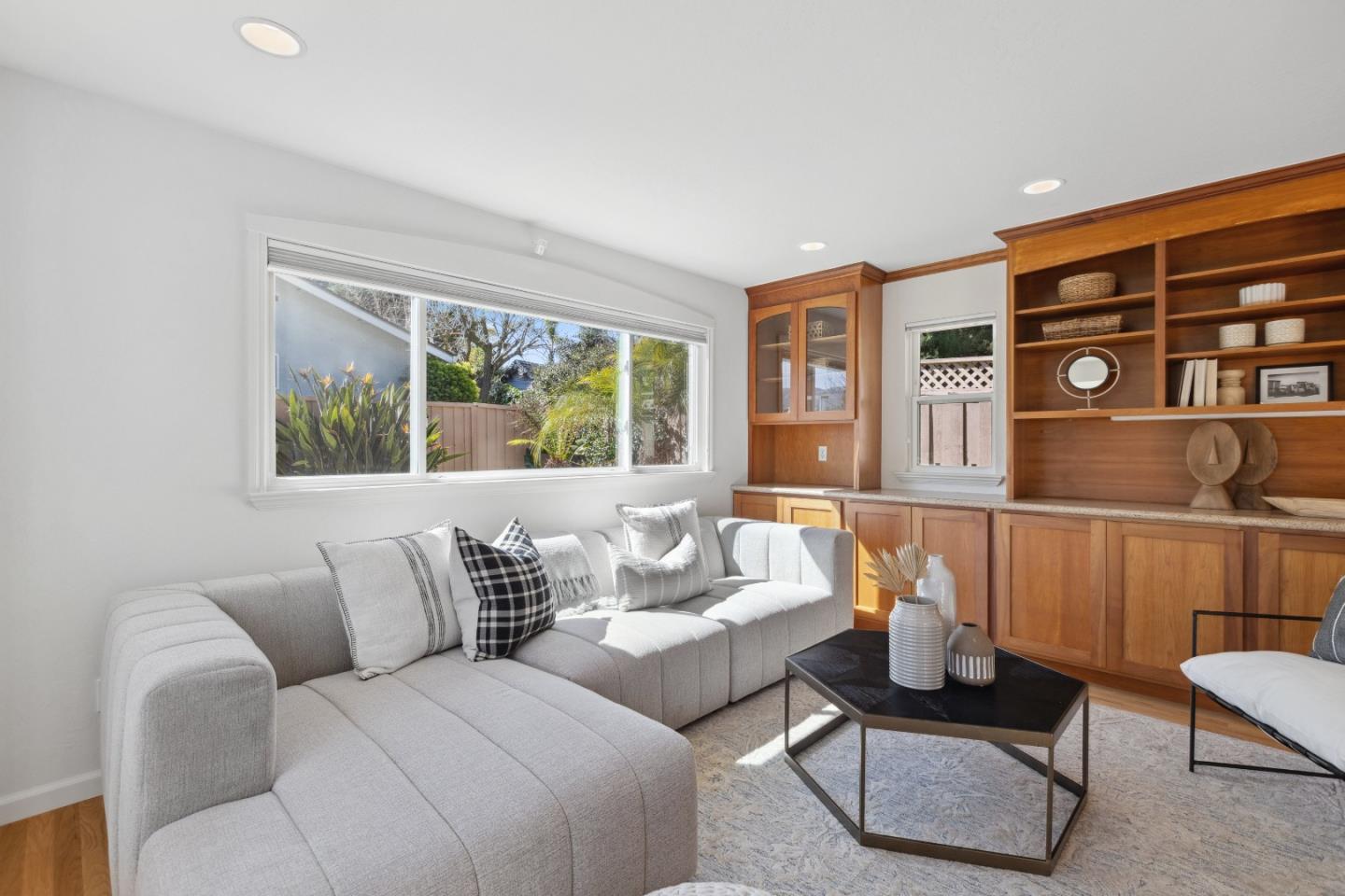 2648 Peartree LN