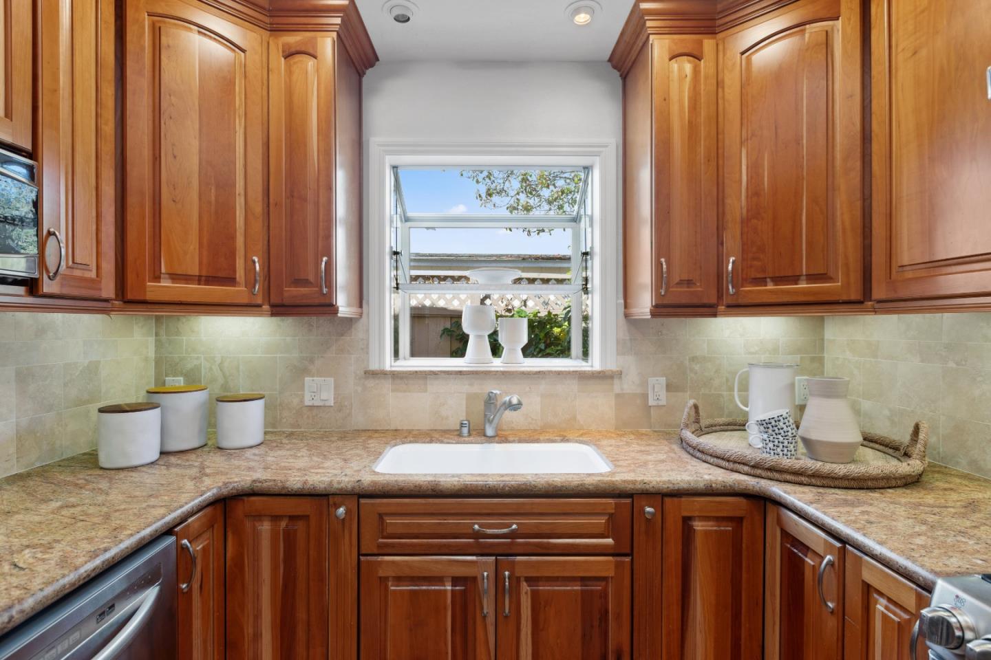 2648 Peartree LN