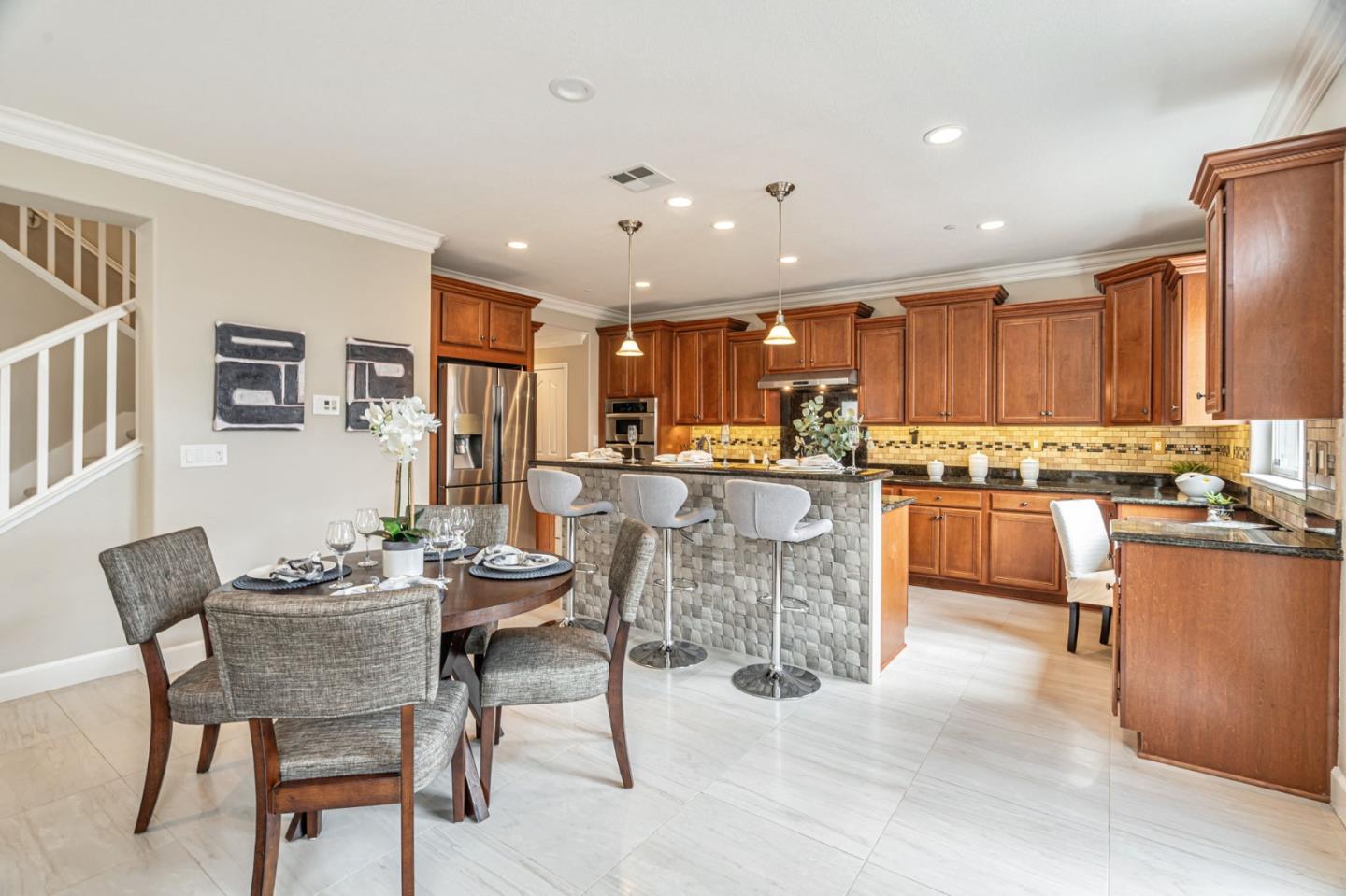 6525 Gravina LOOP