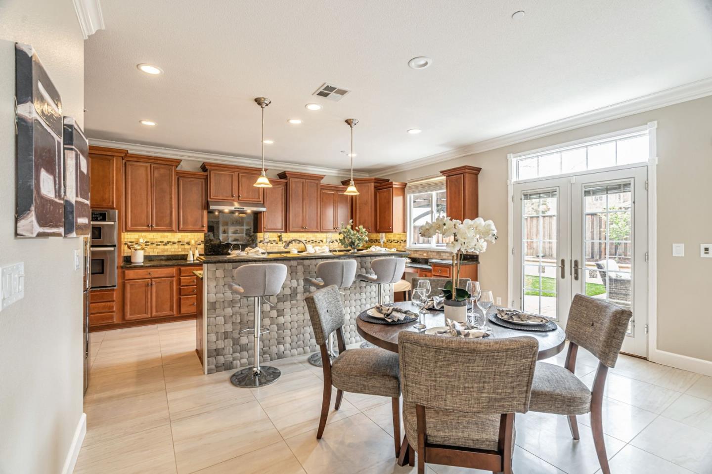 6525 Gravina LOOP