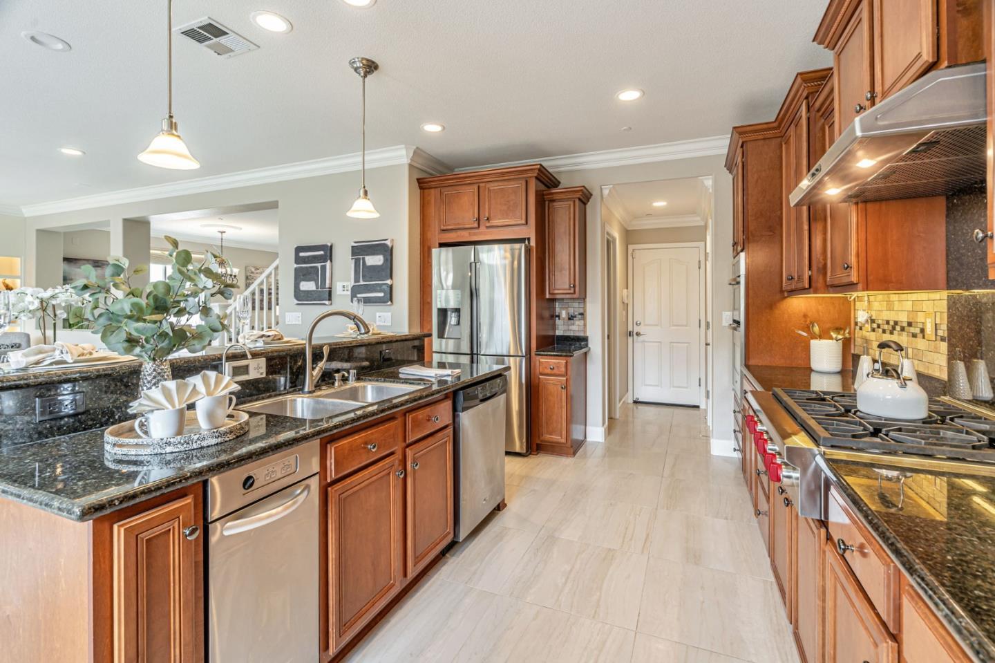 6525 Gravina LOOP