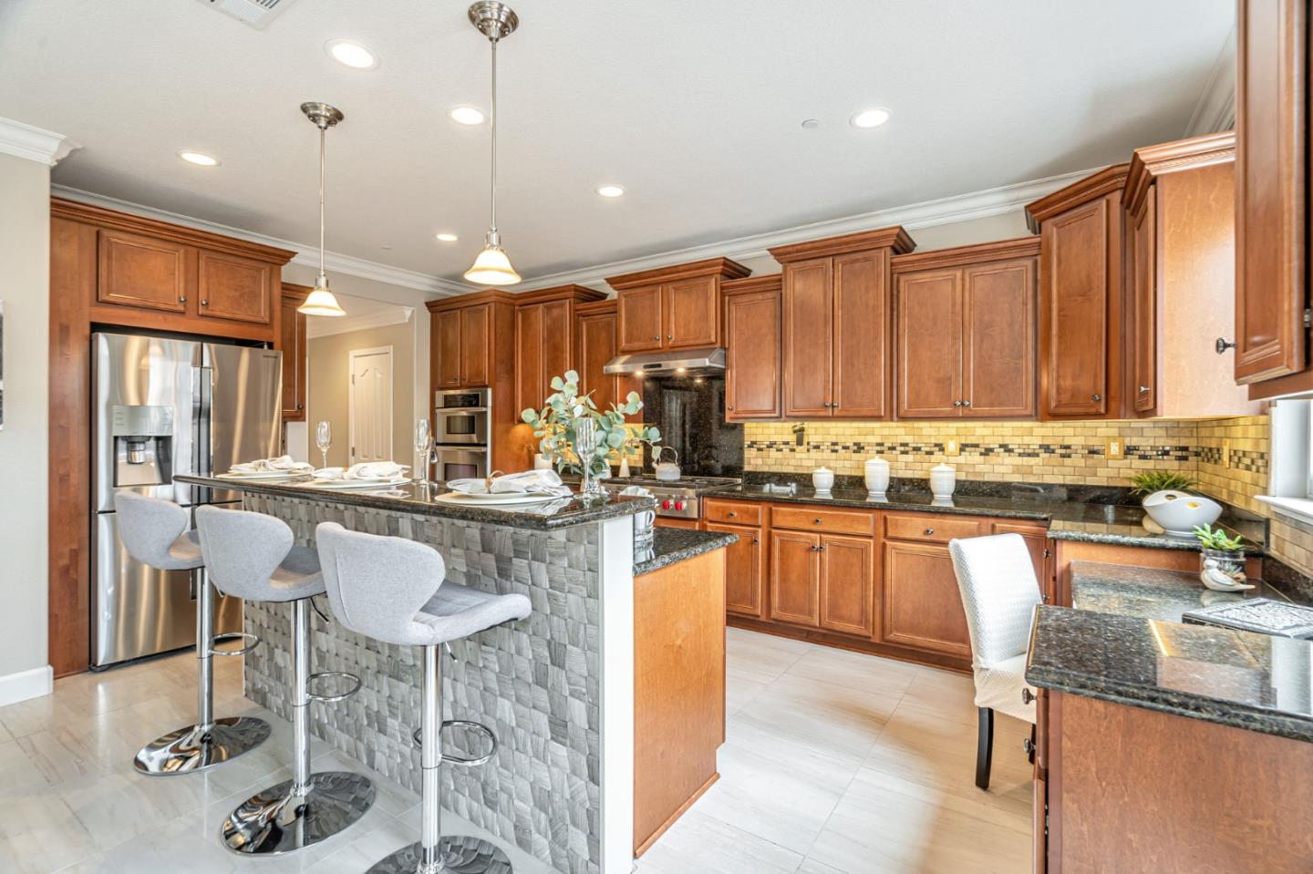 6525 Gravina LOOP