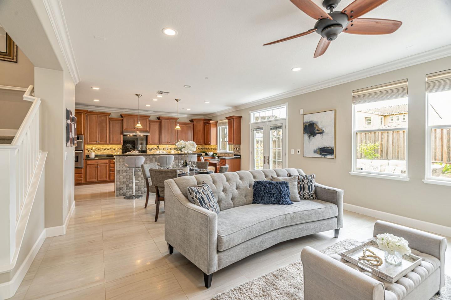 6525 Gravina LOOP