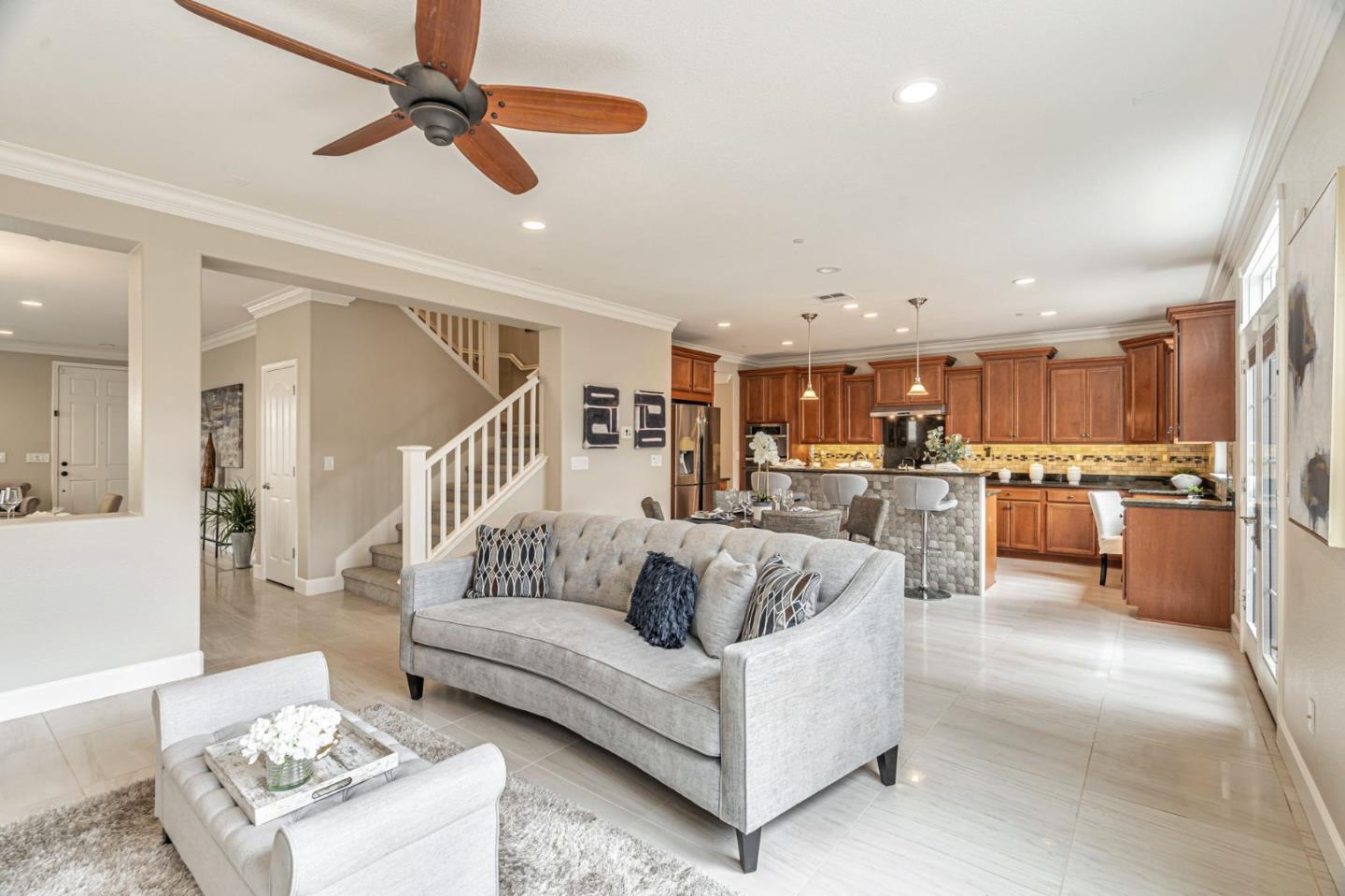6525 Gravina LOOP