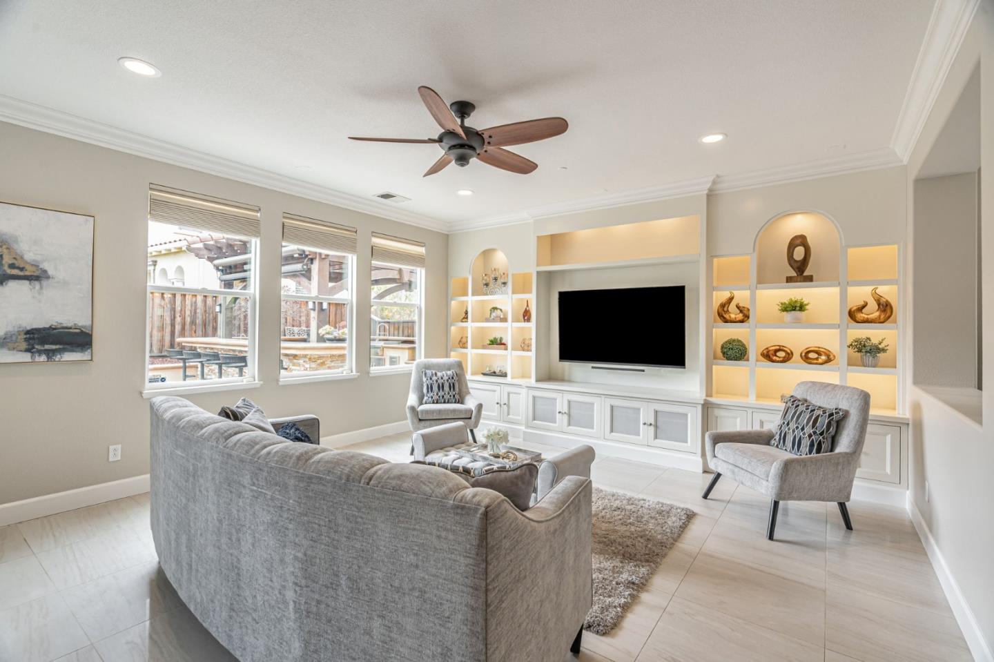 6525 Gravina LOOP