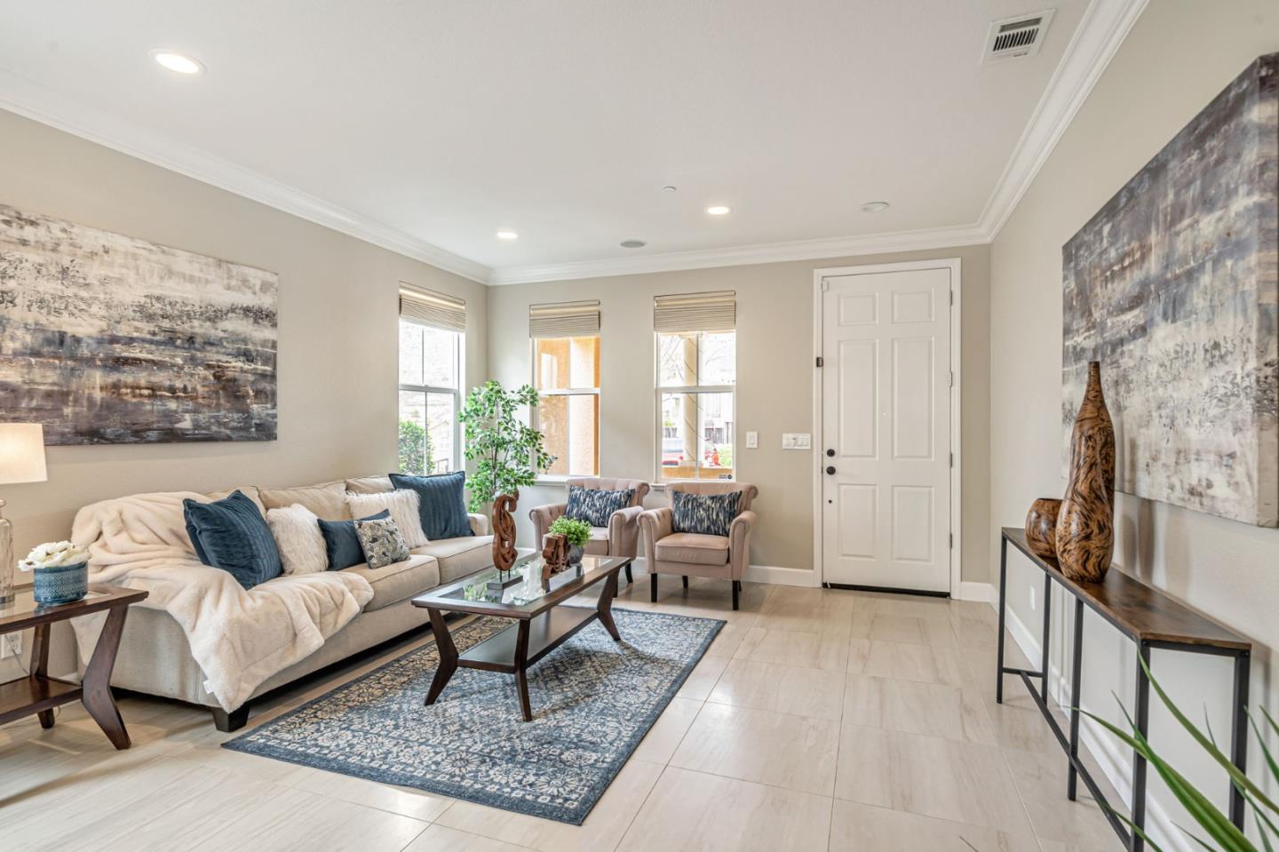 6525 Gravina LOOP