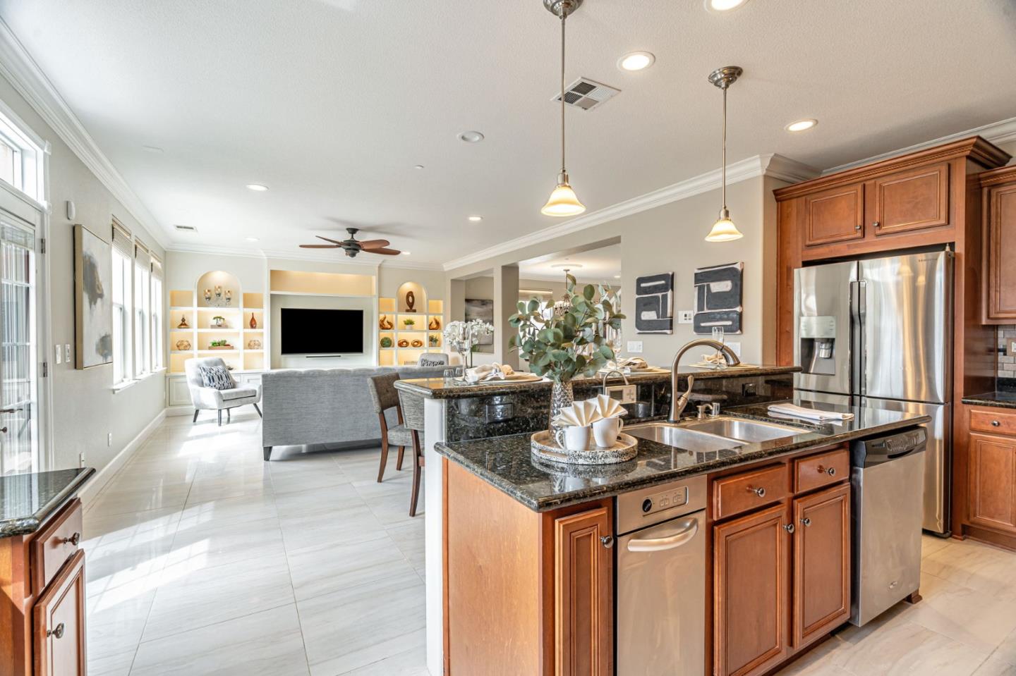 6525 Gravina LOOP