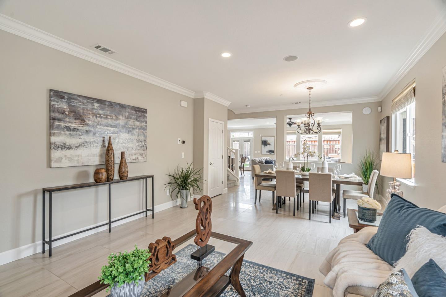 6525 Gravina LOOP