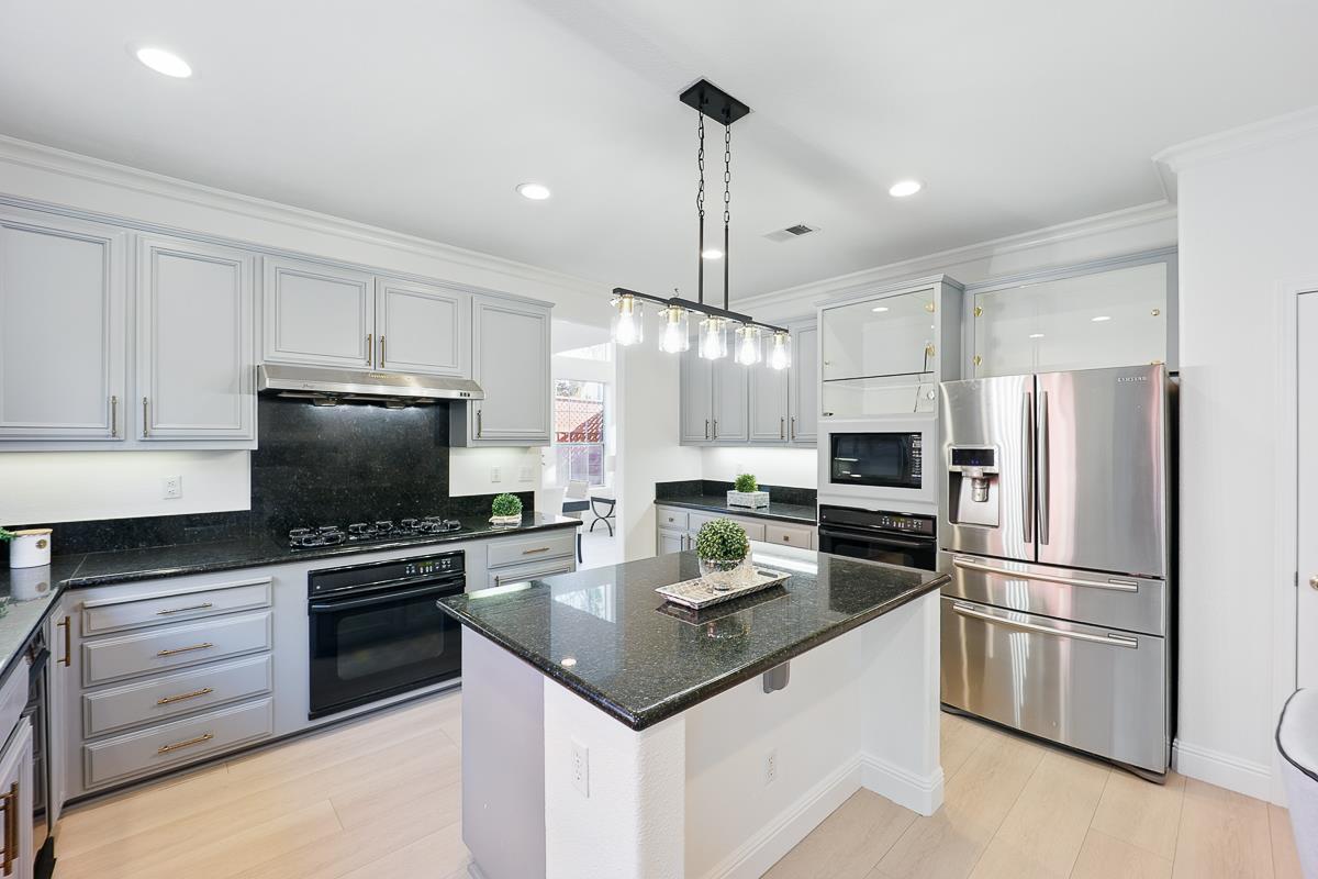 4038 Emerald Isle Lane