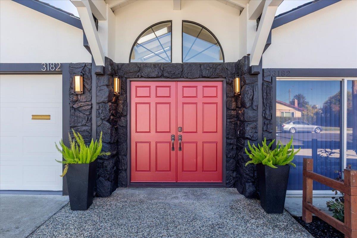3182 Mckinley Drive