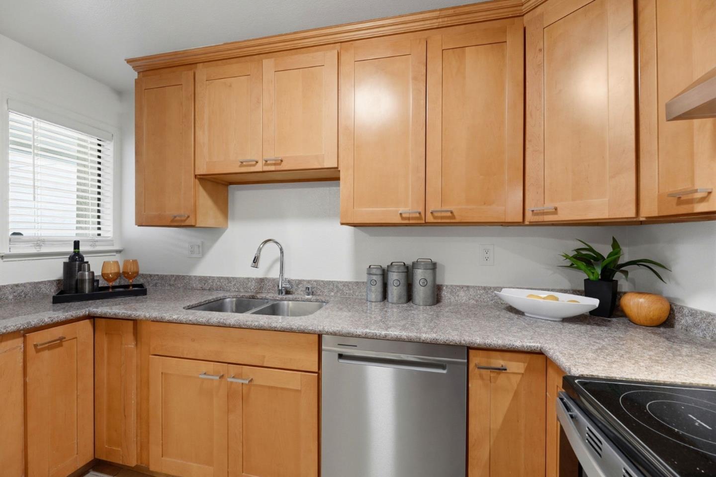 1055 North Capitol Avenue 167