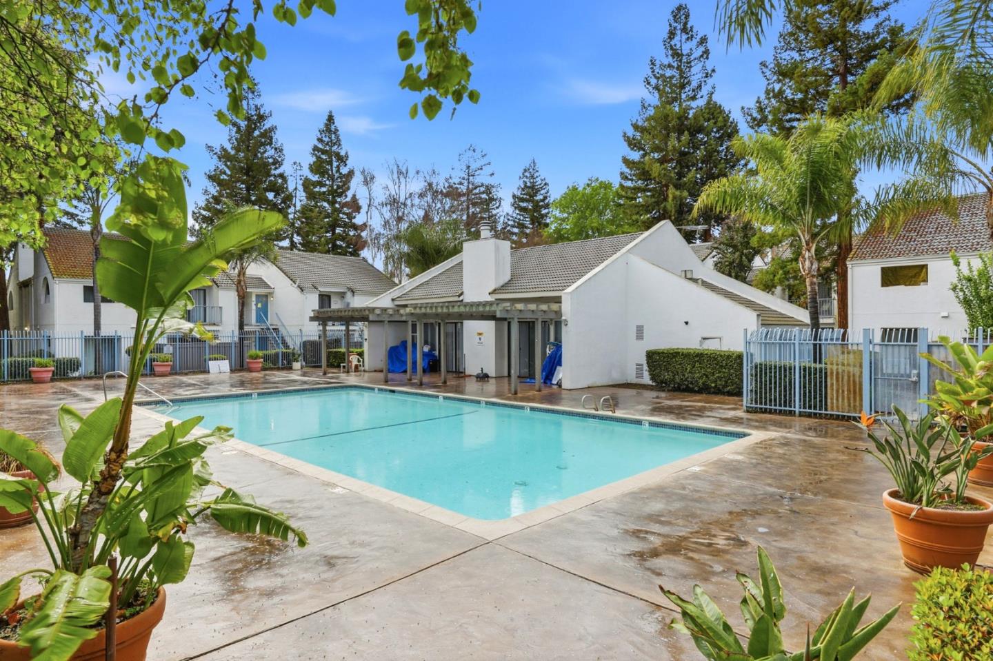 1055 North Capitol Avenue 169