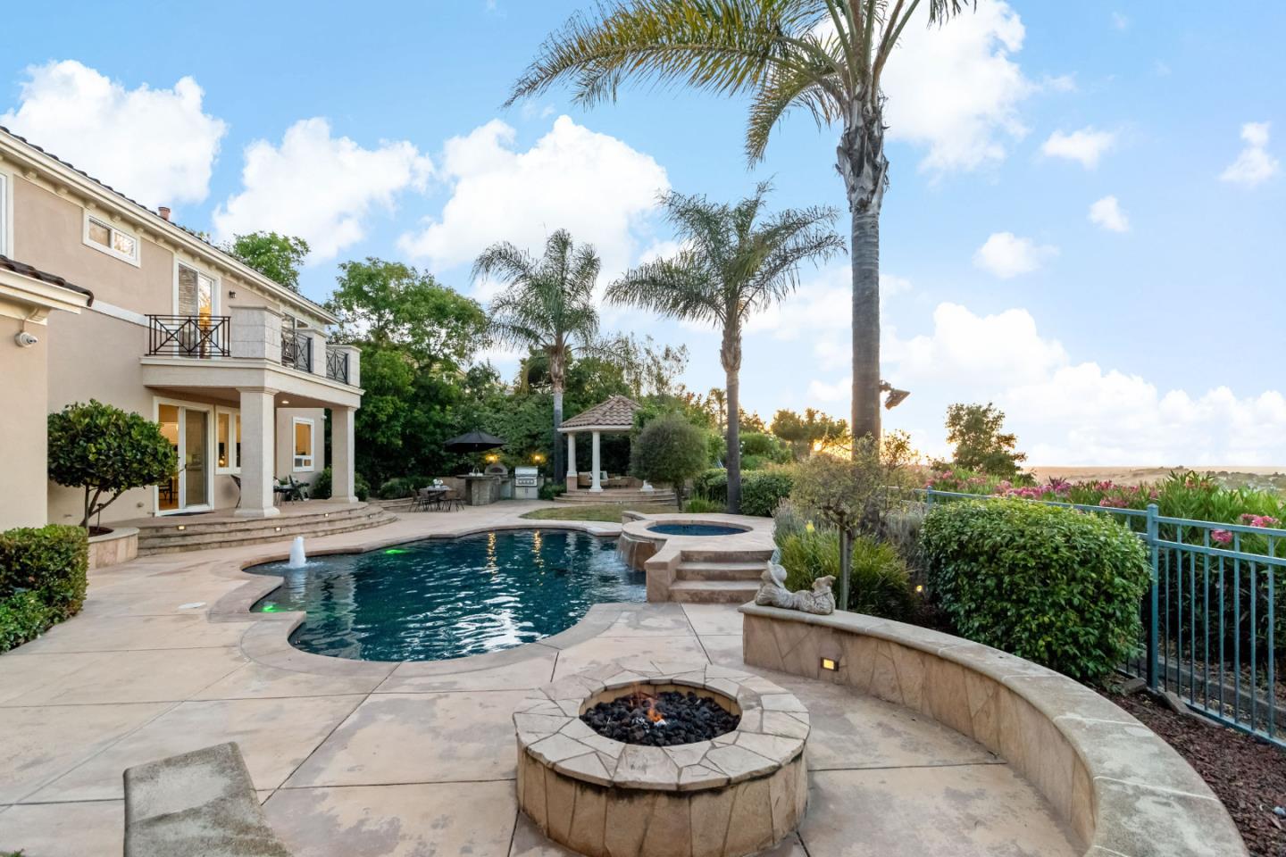 4939 Eastbourne CT