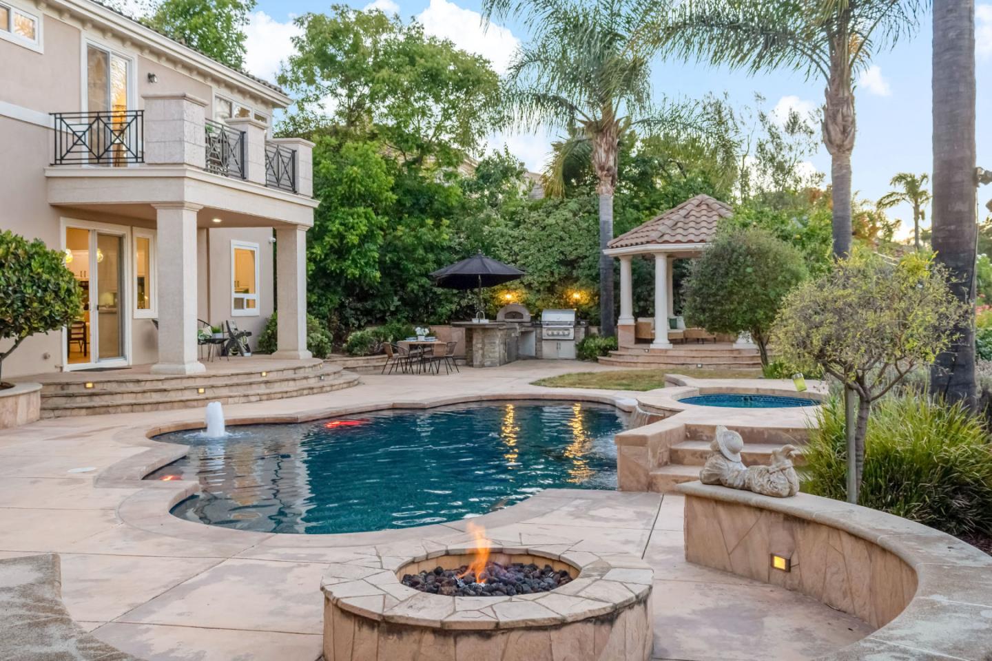 4939 Eastbourne CT