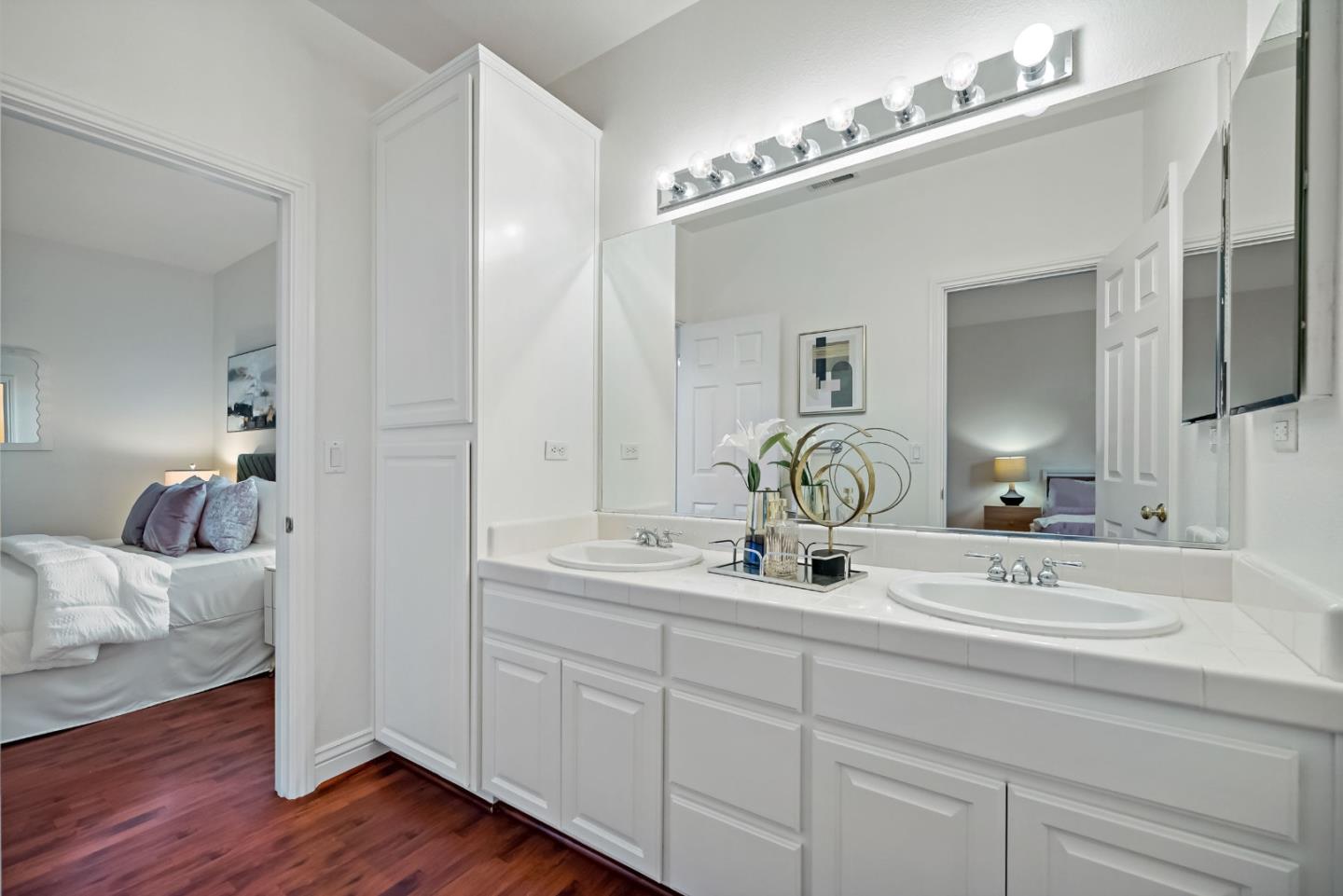 4939 Eastbourne CT
