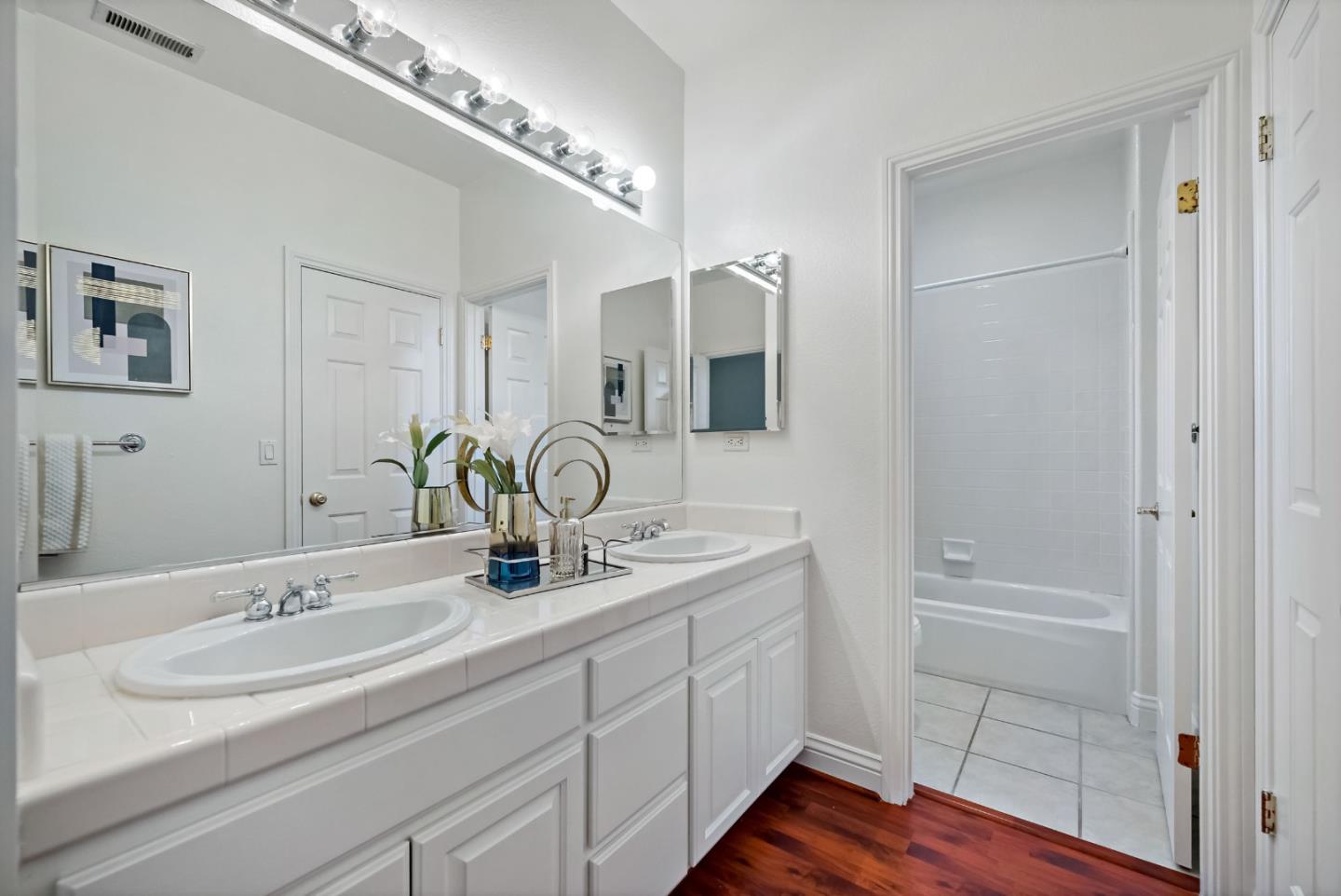 4939 Eastbourne CT