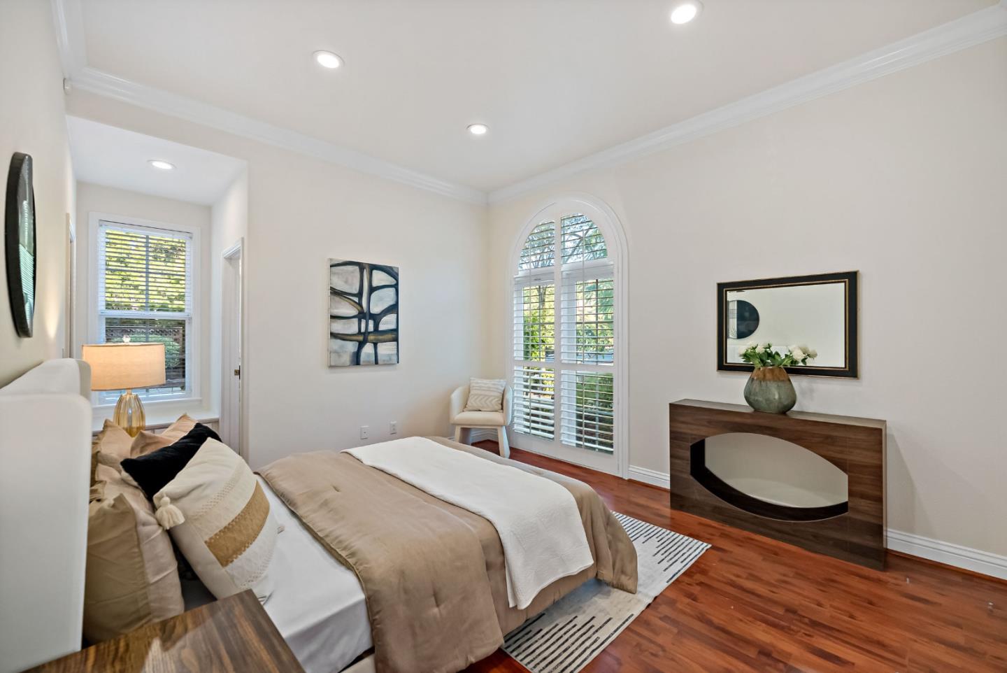 4939 Eastbourne CT