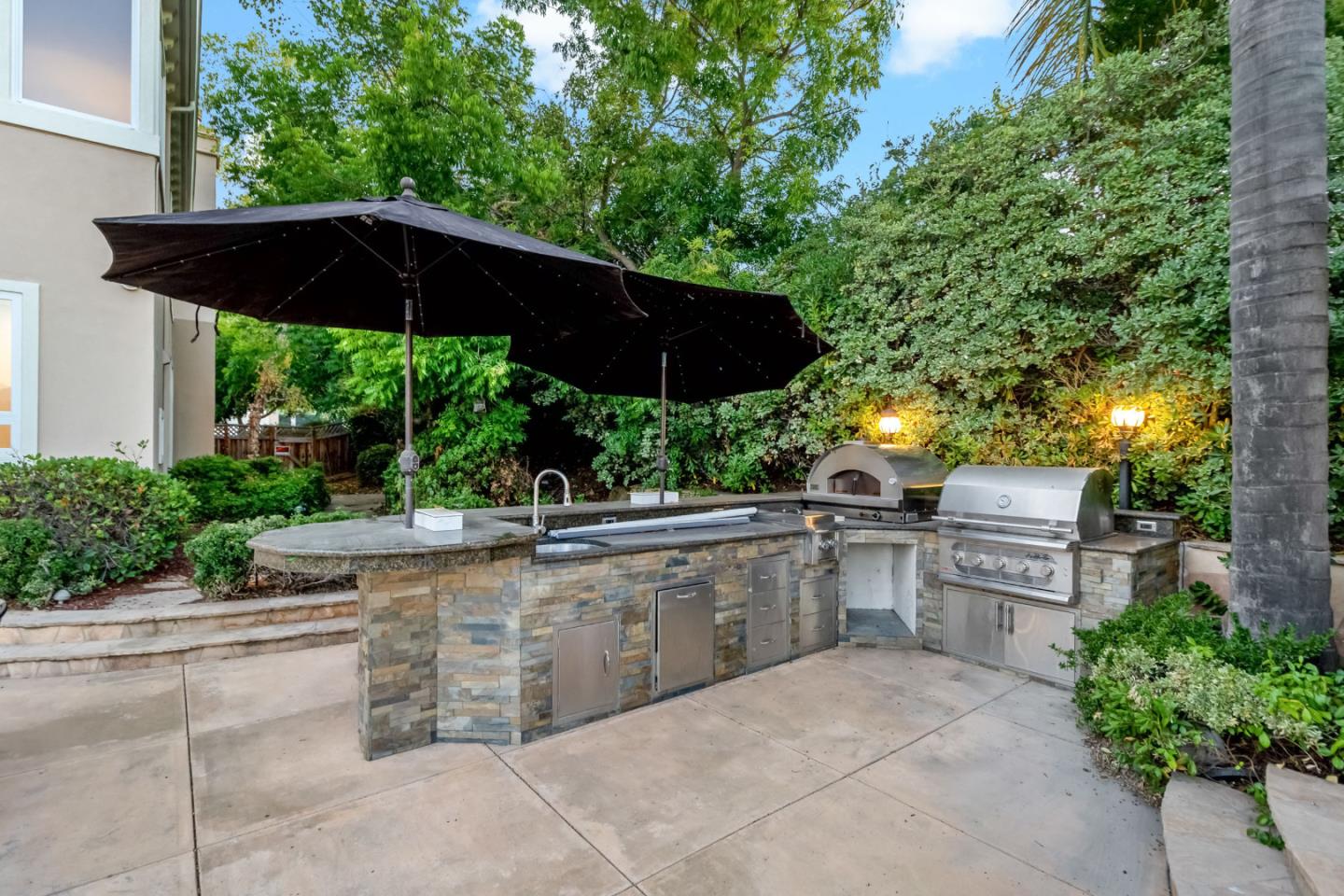 4939 Eastbourne CT