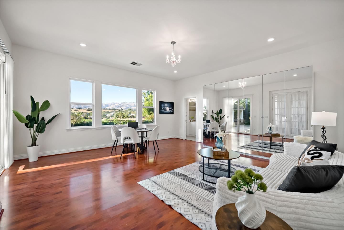 4939 Eastbourne CT
