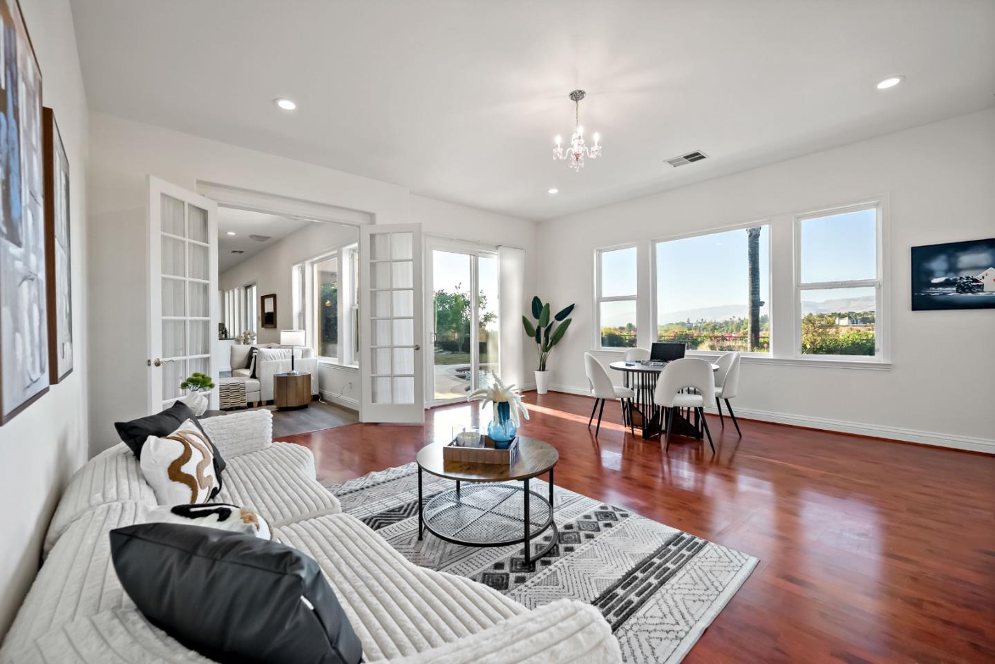 4939 Eastbourne CT