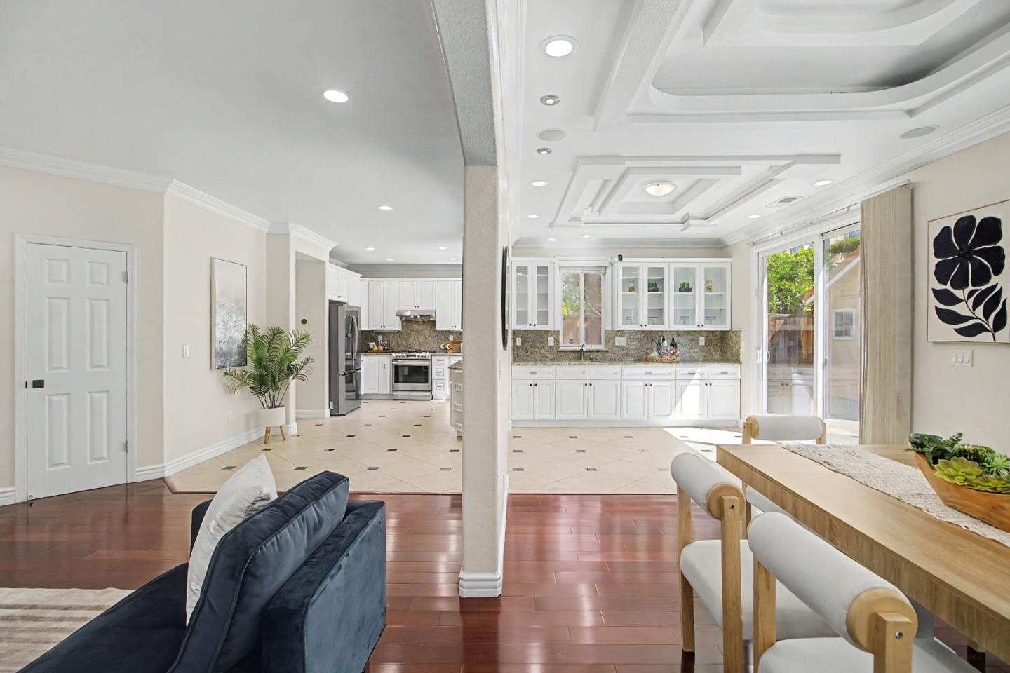 3956 Lakeside Drive