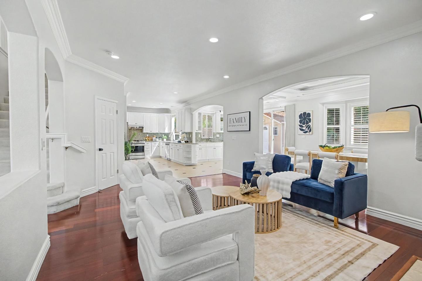 3956 Lakeside Drive