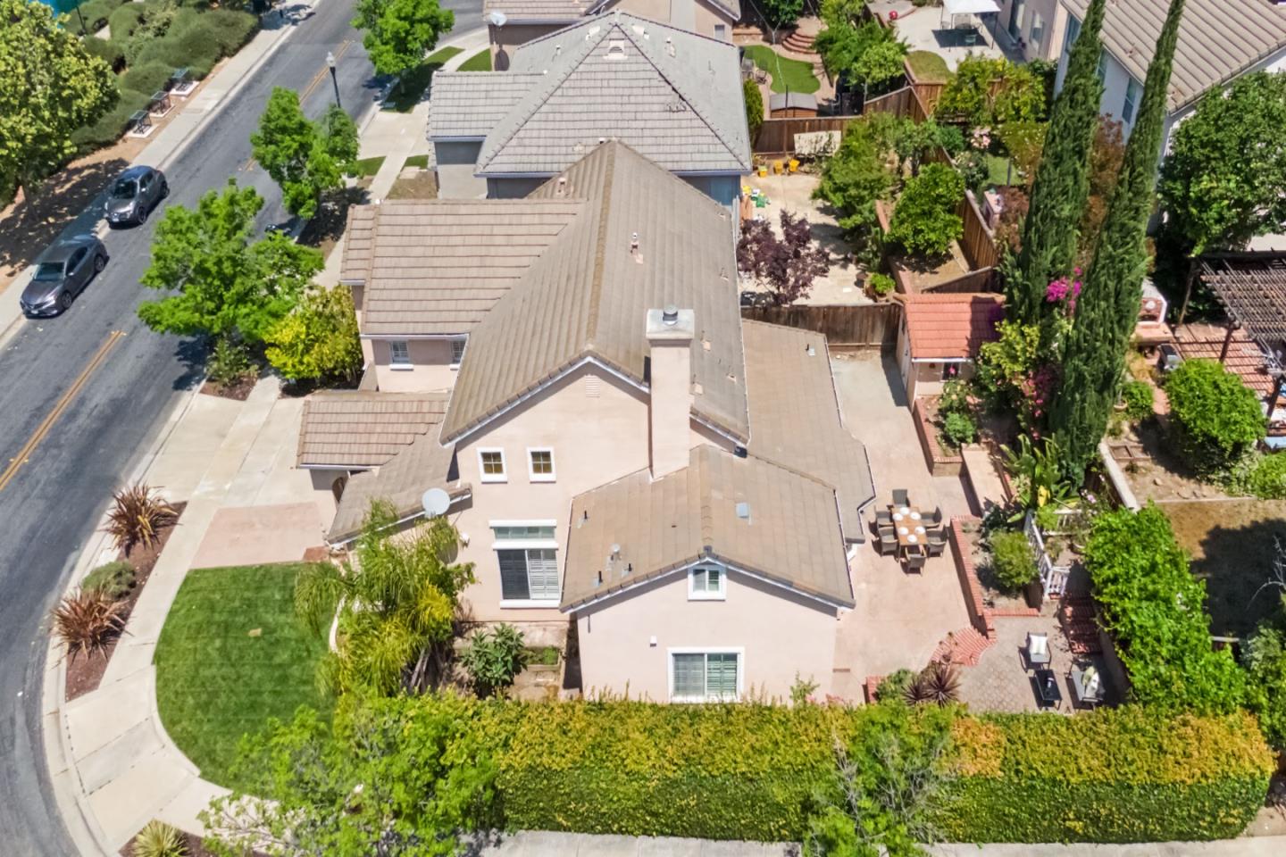 3956 Lakeside Drive