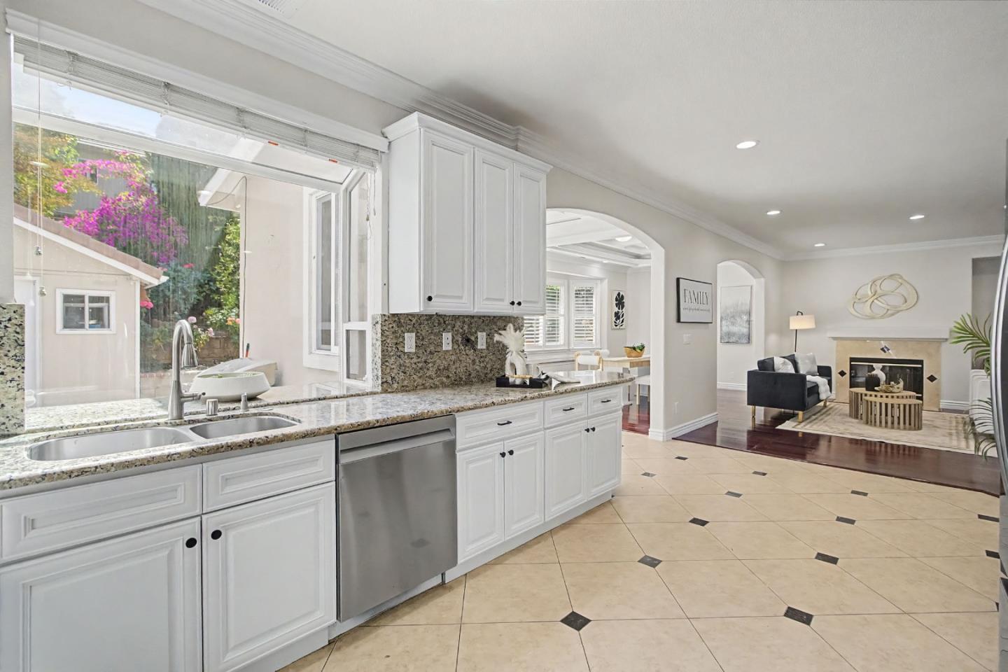 3956 Lakeside Drive