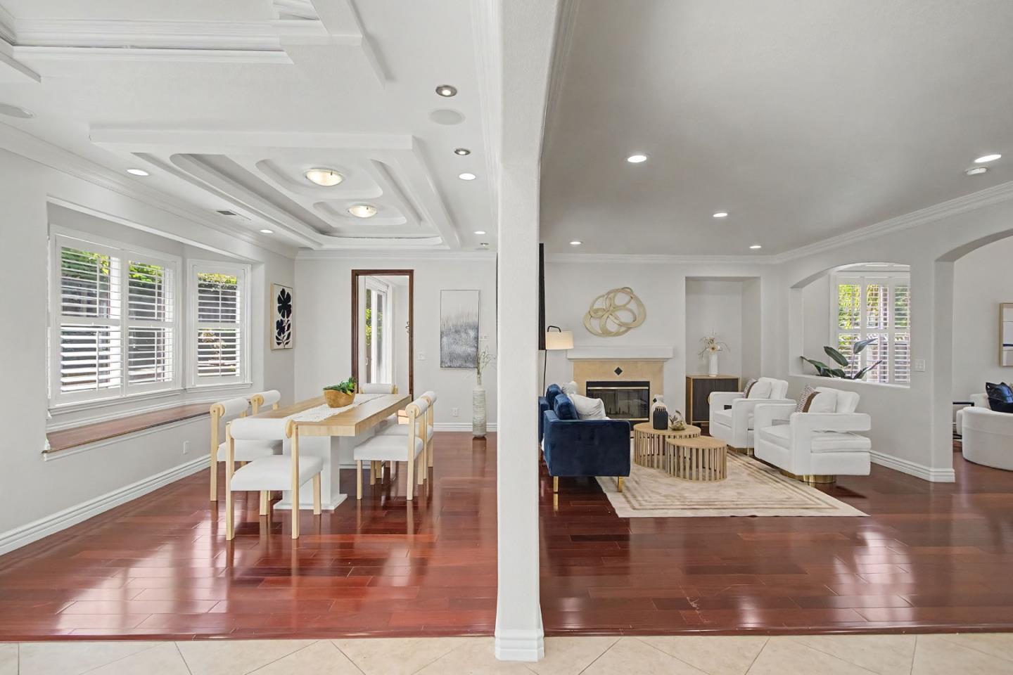 3956 Lakeside Drive
