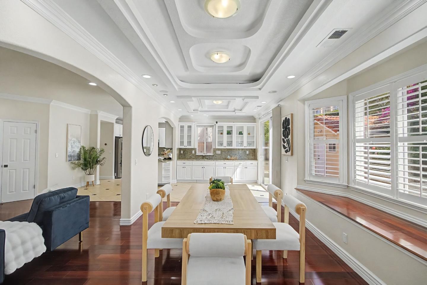 3956 Lakeside Drive