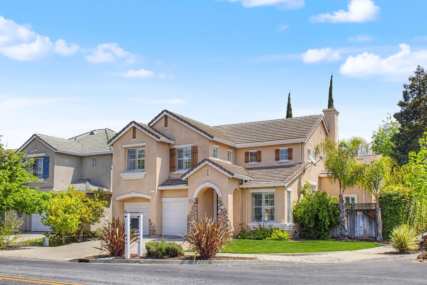 3956 Lakeside Drive