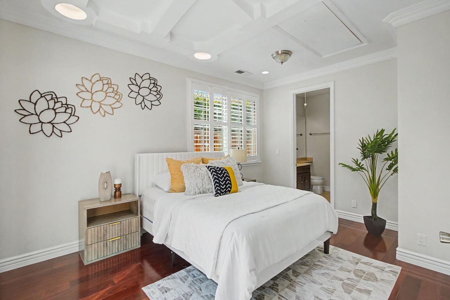 3956 Lakeside Drive