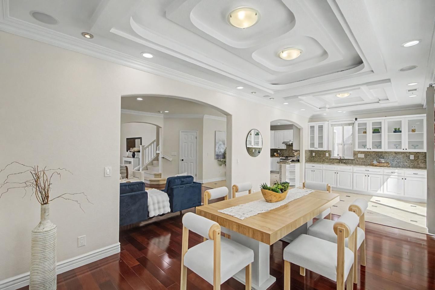 3956 Lakeside Drive
