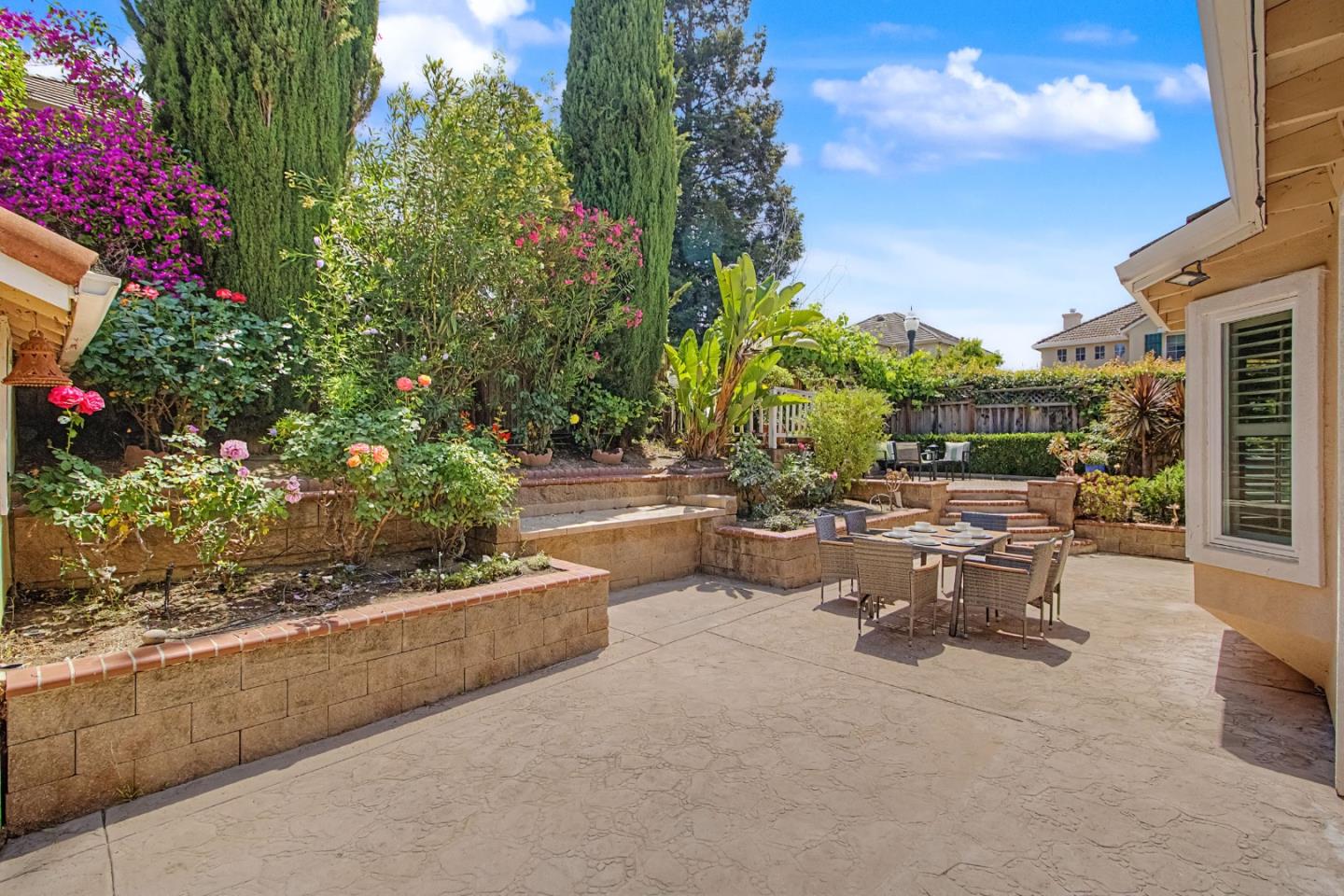 3956 Lakeside Drive