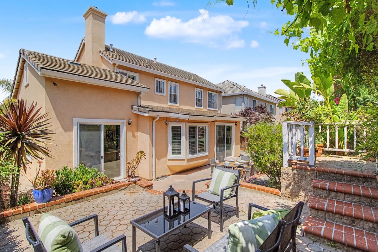3956 Lakeside Drive