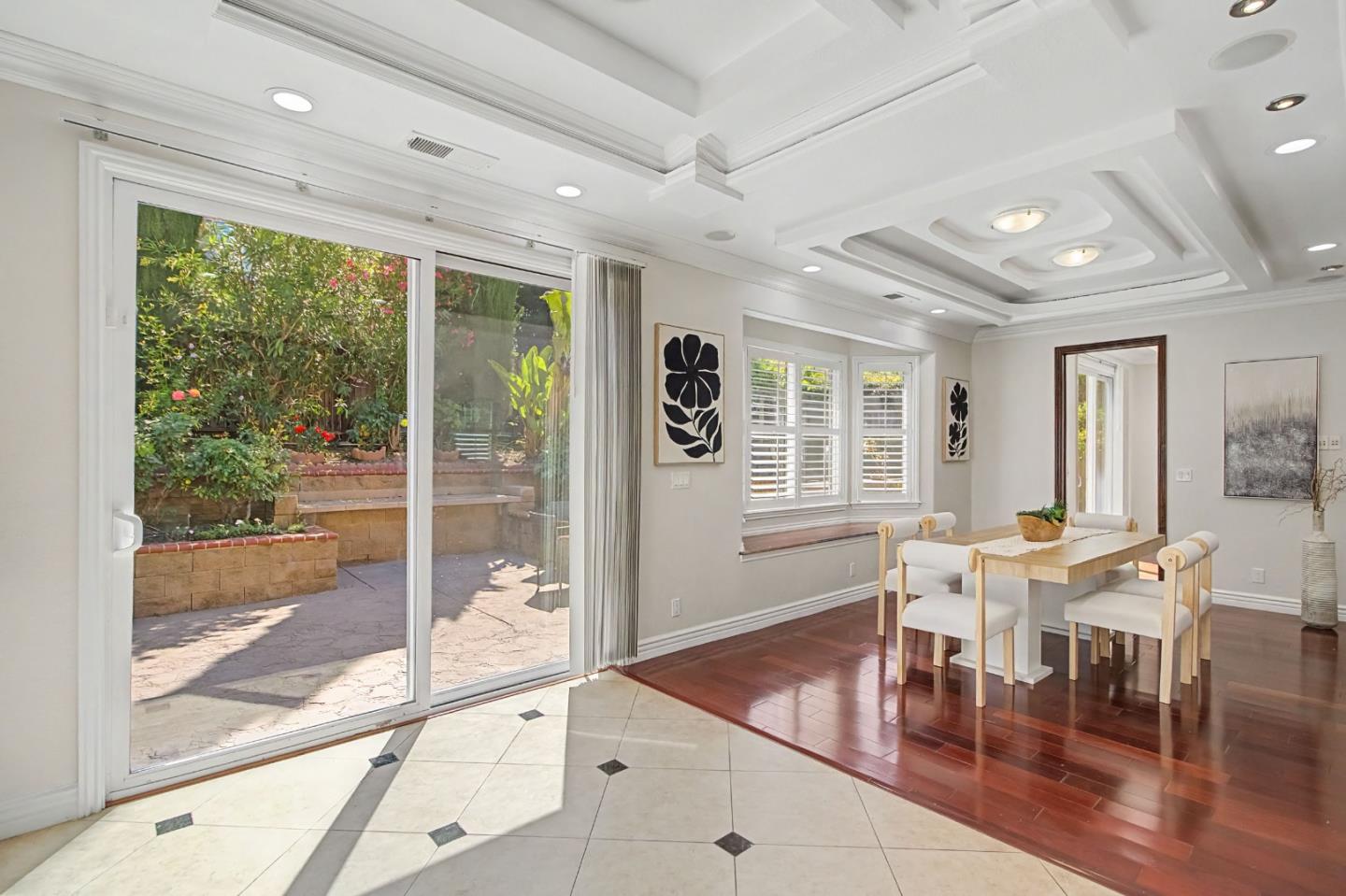 3956 Lakeside Drive