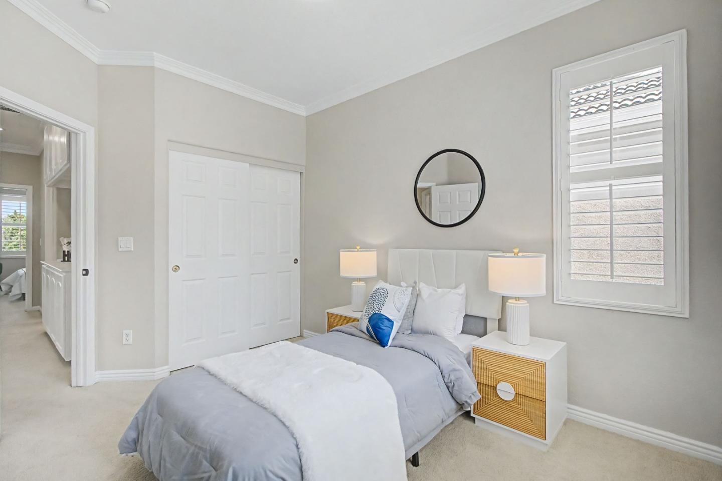 3956 Lakeside Drive