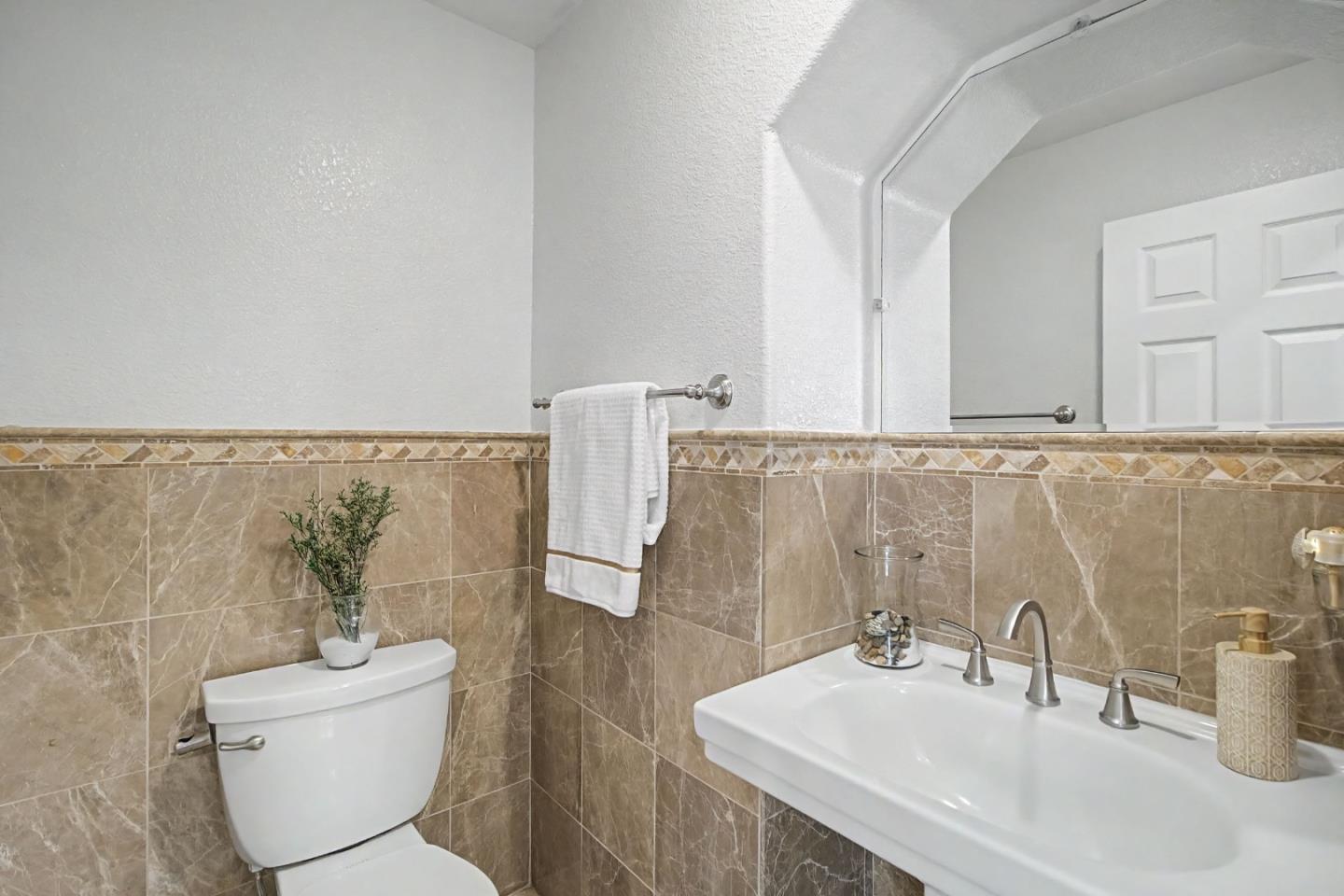 3956 Lakeside Drive