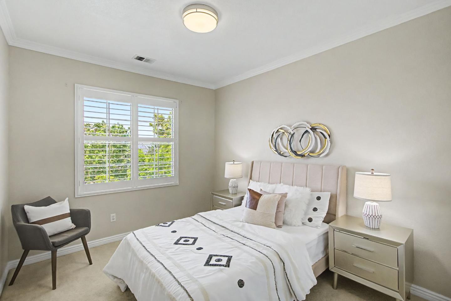 3956 Lakeside Drive